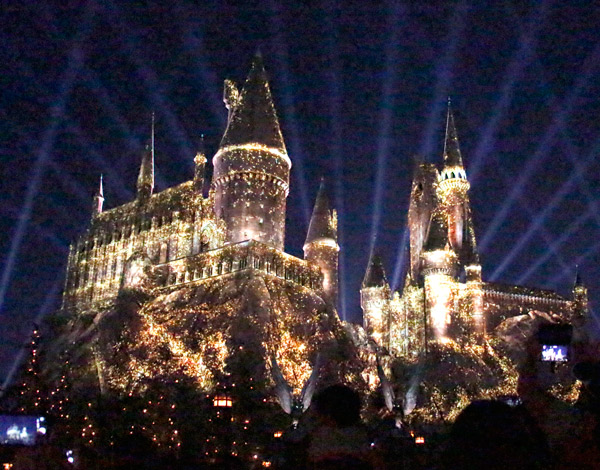 @Thisfunktional Attends Universal Studios Hollywood Media Preview for #WizardingWorldHollywood’s NIGHTTIME LIGHTS AT HOGWARTS&nbsp;CASTLE